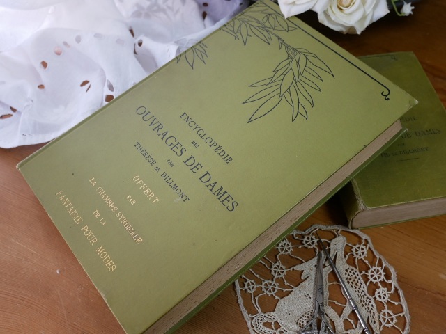 アンティークフランス百科事典 1955年 装丁の素敵なフランスの百科事典